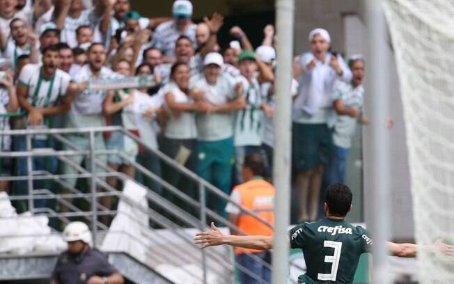 Edu Dracena comemora gol pelo Palmeiras na última rodada do Brasileirão