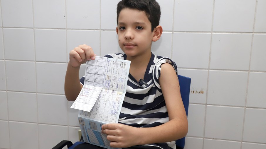 O município contabiliza 10.563 jovens em atraso para receber a 2ª dose do imunizante e 2.726 que aguardam o intervalo de três meses entre as aplicações