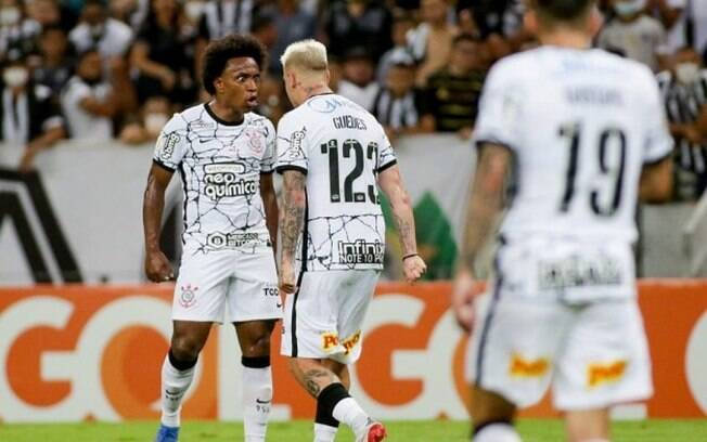 Sylvinho admite desgaste de atletas do Corinthians, mas não quer poupar time e projeta Willian como titular