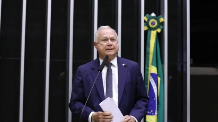 Fim da escala 6x1: CCJ da Câmara confirma Paulo Azi como relator