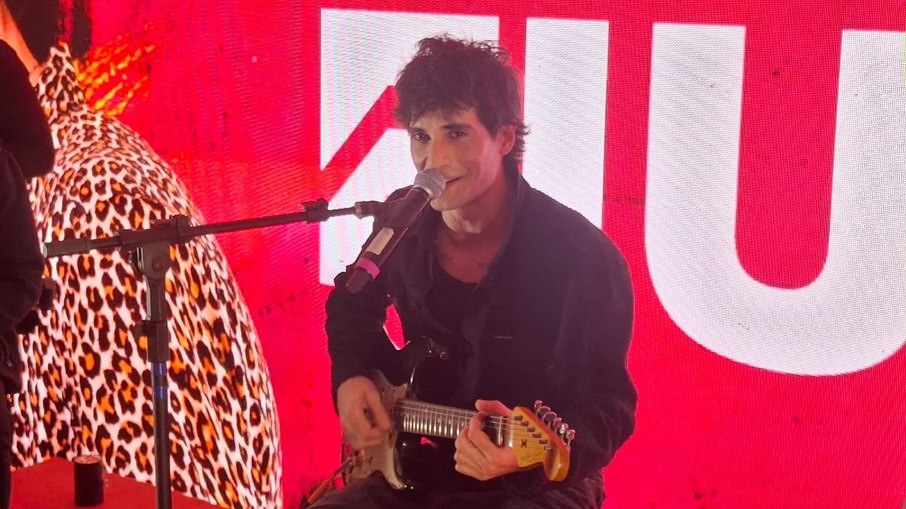Fiuk durante apresentação na inauguração da Access Live House