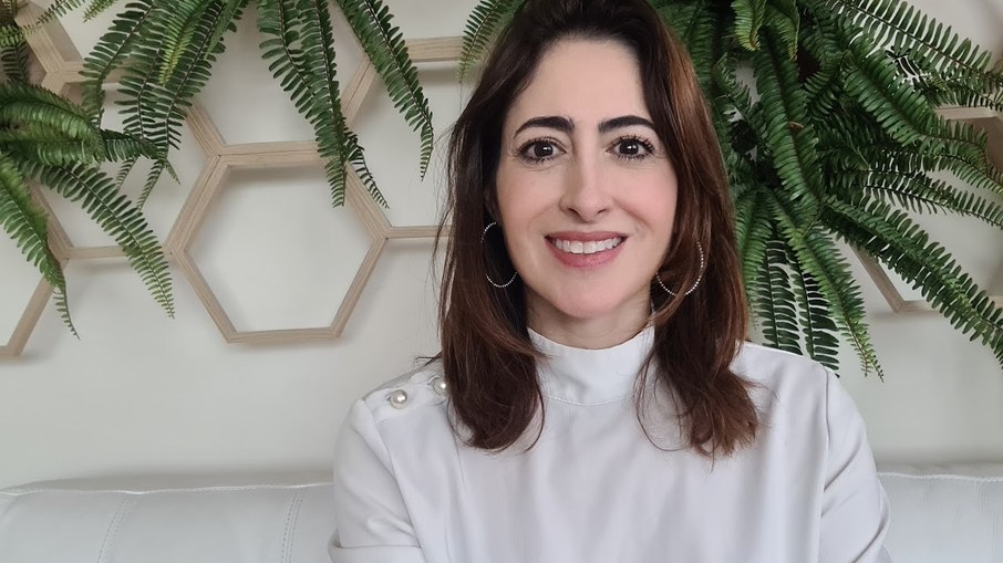 Carina Pirró é psicóloga e especialista em medicina comportamental com mais de 20 anos de experiência clínica. Carina Pirró é psicóloga e especialista em medicina comportamental com mais de 20 anos de experiência clínica.