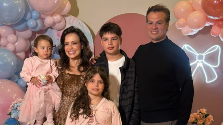 Thiago%20Feitosa%20e%20Fabiana%20Oliveira%20celebram%20anivers%C3%A1rio%20das%20filhas