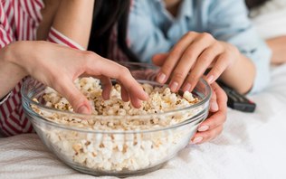Pipoqueiras em oferta aquecem a Copa e os dias frios do inverno