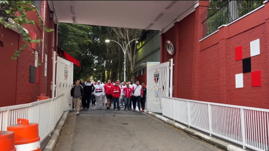 Organizada revela salário atrasado e estabelece alvo no São Paulo Organizada revela salário atrasado e estabelece alvo no São Paulo
