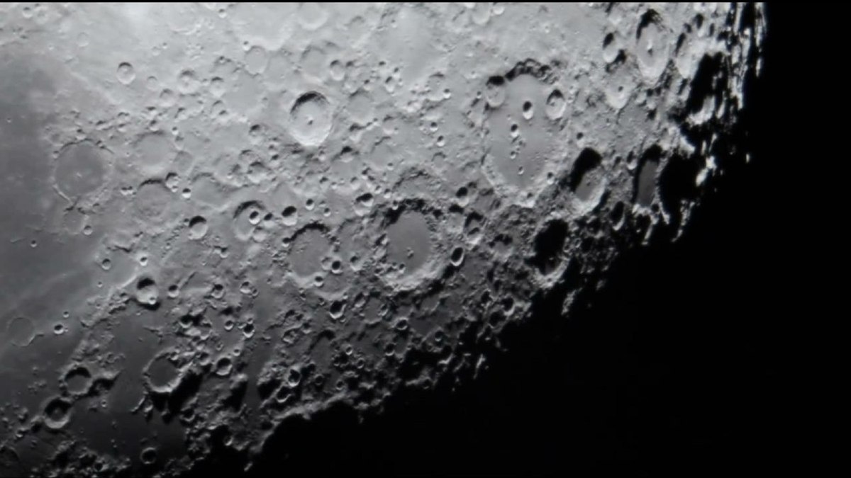 Além de fotografar a Lua em fase crescente visitantes poderão observar Saturno e outros astros Além de fotografar a Lua em fase crescente visitantes poderão observar Saturno e outros astros