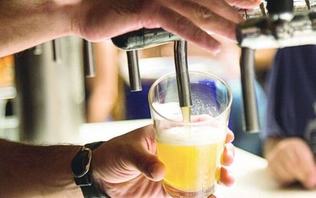 Em todo o mundo, o consumo de álcool é uma realidade para 27% dos jovens com idade entre 15 e 19 anos Em todo o mundo, o consumo de álcool é uma realidade para 27% dos jovens com idade entre 15 e 19 anos