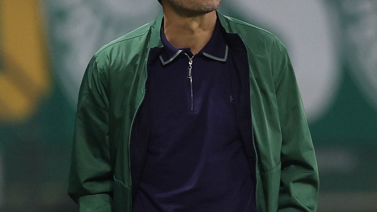 Abel Ferreira pensativo na goleada do Palmeiras sobre o Juventude Abel Ferreira pensativo na goleada do Palmeiras sobre o Juventude