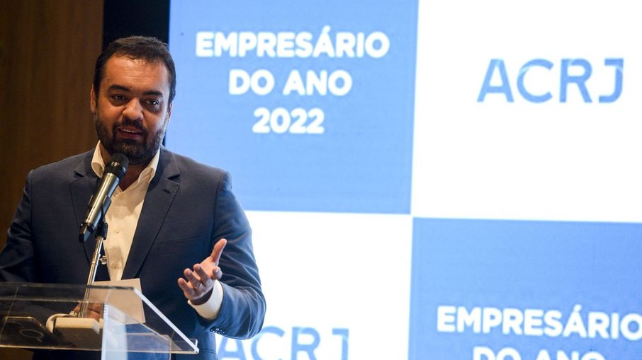 Claudio Castro foi citado em delação referente a esquema de corrupção no Rio