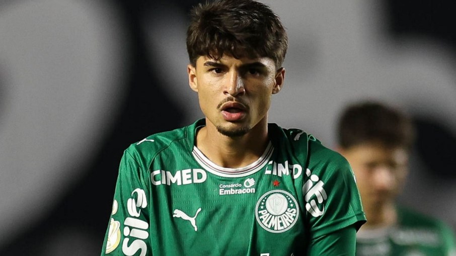 Larson, joia do Palmeiras, celebra classificação e marco no profissional