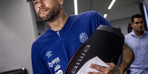 Quanto custa a caixa de som que o Neymar carrega para todo lado?