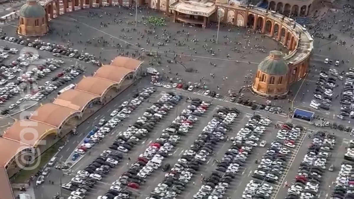 Imagem aérea mostra Santuário de Aparecida lotado