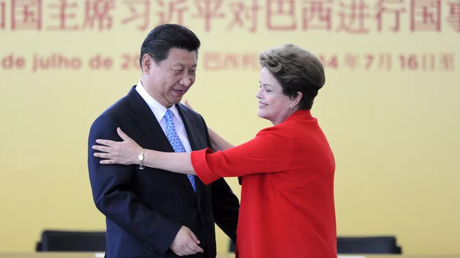 Xi Jinping (E) e Dilma Roussef (D) Xi Jinping (E) e Dilma Roussef (D)