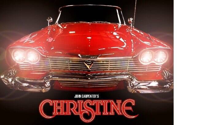 Christine: o clássico Plymounth Fury, com dianteira agressiva, aparece como se fosse um carro assassino