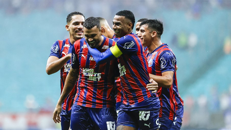 Jogadores do Bahia comemoram gol de Willian José contra o Inter Jogadores do Bahia comemoram gol de Willian José contra o Inter