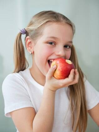Tente não mascarar o som da mastigação