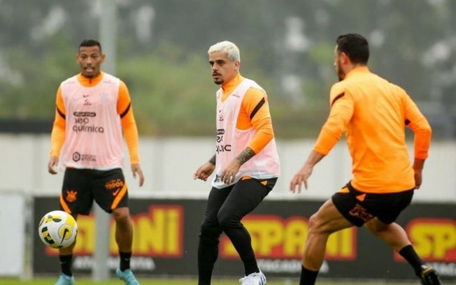 De olho no Juventude, Corinthians treina movimentações ofensivas e posse de bola