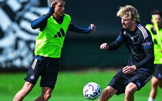 Jogadores do Tottenham durante treinamento da equipe