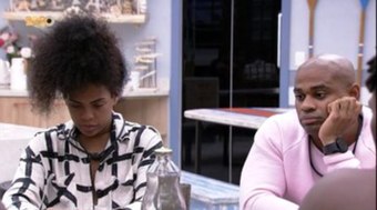 Cezar e Marvvila percebem gafe da produção em Prova Bate-volta