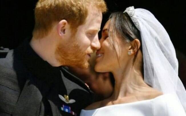 A internet não perdoou nem o príncipe Harry e sua esposa, Meghan Markle, ao definir o que é casamento no Twitter