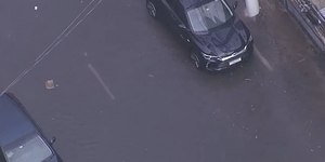 Fotos registram alagamentos e granizo após chuva em São Paulo