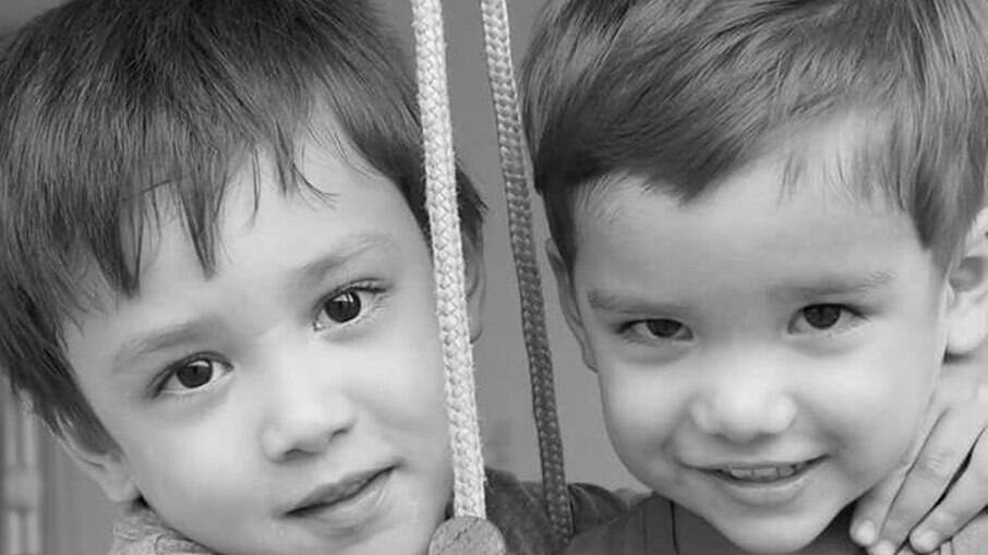 Augusto Imaizumi, de 3 anos, e o irmão Otávio Imaizumi, de 4 anos