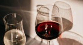 Uma taça de vinho por dia faz bem à saúde? 