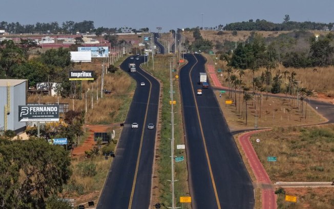 Obras na GO-020 bloqueiam acesso pela BR-153 e restringem tráfego