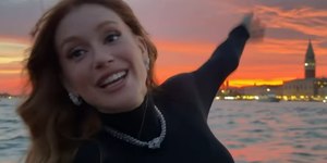Marina Ruy Barbosa curte passeio de barco e encanta em Veneza
