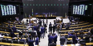 Câmara deve votar proposta que blinda parlamentares ainda hoje