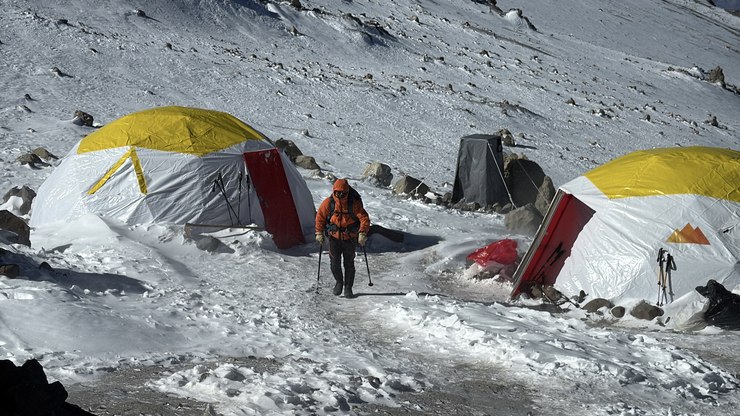 Uma%20viagem%20aos%20acampamentos%20superiores%20do%20Aconc%C3%A1gua