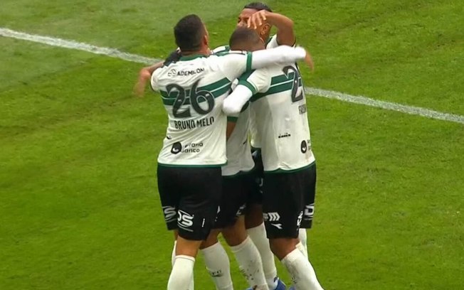 Bruno Santos comemora o gol do Mirassol na vitória sobre o Coritiba Bruno Santos comemora o gol do Mirassol na vitória sobre o Coritiba