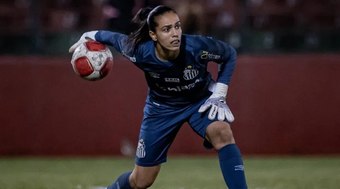 Ap%C3%B3s%20dois%20anos%2C%20goleira%20Karen%20Hip%C3%B3lito%20deixa%20as%20Sereias%20da%20Vila