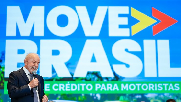 Lula lança crédito para entregadores financiarem motos