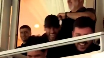 Neymar se diverte com gritos de 