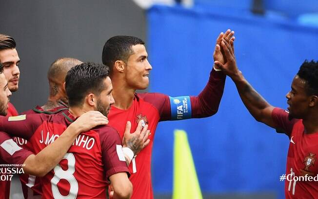 Portugal comemora gol de Cristiano Ronaldo diante da Nova Zelândia na Copa das Confederações 2017