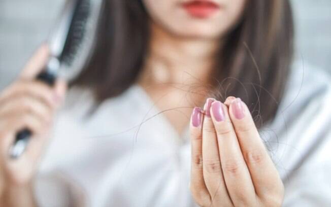 Covid-19: sequelas podem aumentar queda de cabelo em mulheres, dizem estudos
