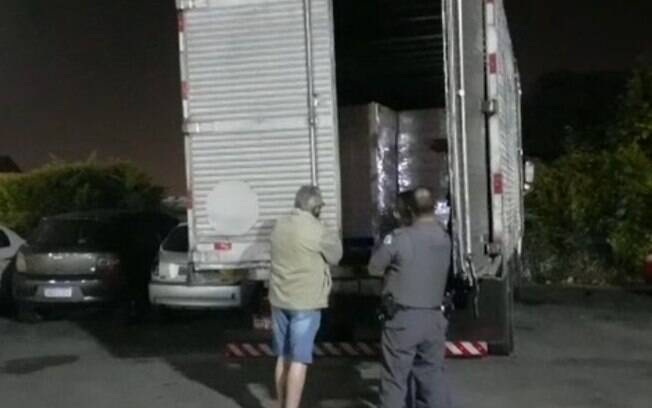 Quatro são presos em Campinas após roubar caminhão e fazer motorista refém