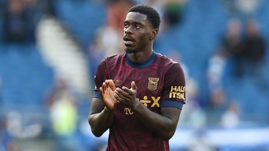 Axel Tuanzebe virou desfalque para a equipe 