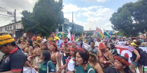Marcha Mundial pelo Clima reúne milhares de pessoas em Belém