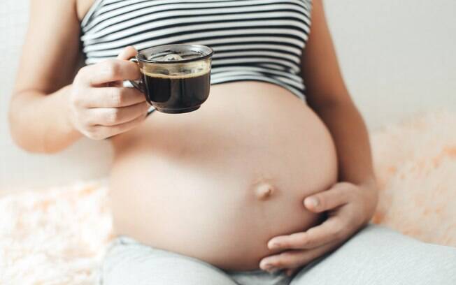 Um atendente do Starbucks se recusou a servir bebida cafeinada para grávida: 