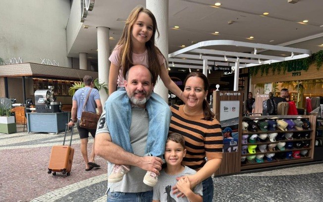 Daniel Dopaso retorna a Brasília ao lado da esposa Natasha e dos filhos Thomas e Helena após passar o Natal no Rio de Janeiro, levando na bagagem votos de alegria, energia positiva e bons desejos para 2026