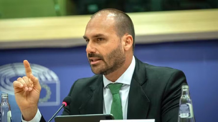 Conselho de Ética vota contra cassação de Eduardo Bolsonaro