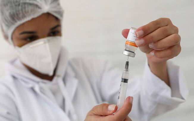 Por que vacinados ainda podem pegar covid e isso não é falha do imunizante