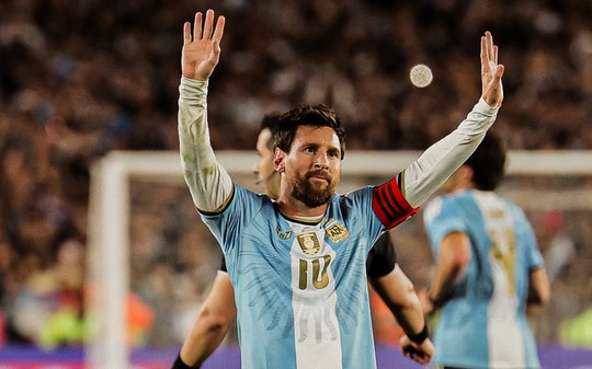 Messi dá discurso emocionante em despedida da Argentina