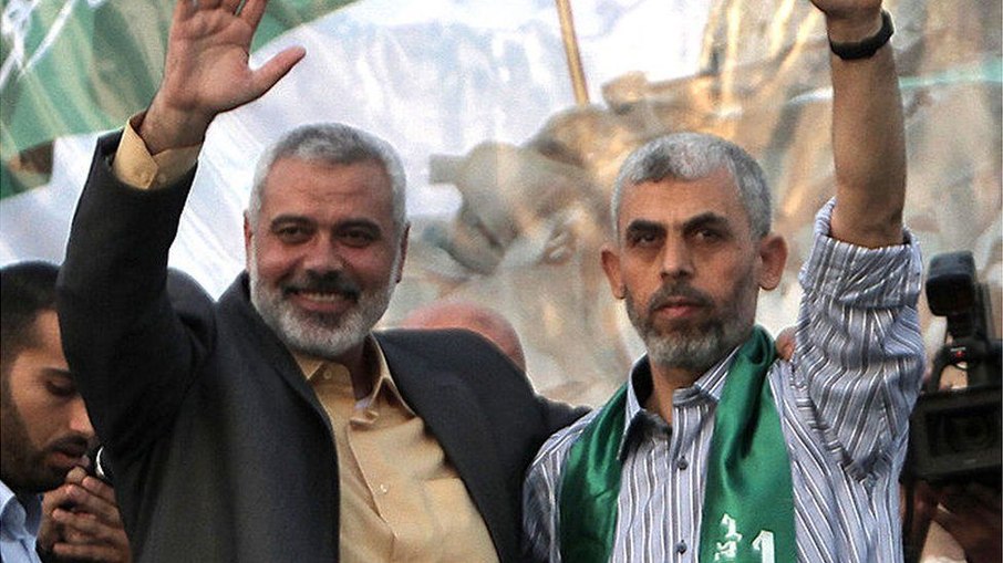 Yahia Sinwar ao lado de Ismail Haniyeh