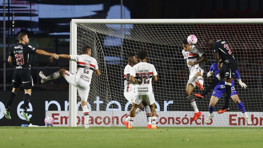 Com uma atuação abaixo da média, Vasco perdeu para o São Paulo