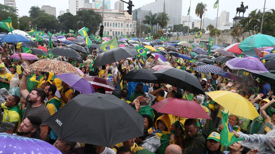 Manifestação em apoio a Jair Bolsonaro (PL) na Central do Brasil, no Rio de Janeiro