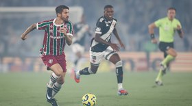 Torcedores incendeiam estádio após rebaixamento 