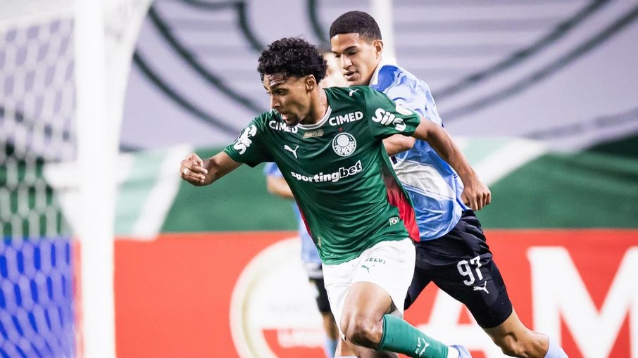 Ex-joia do Palmeiras discute com torcedor: 